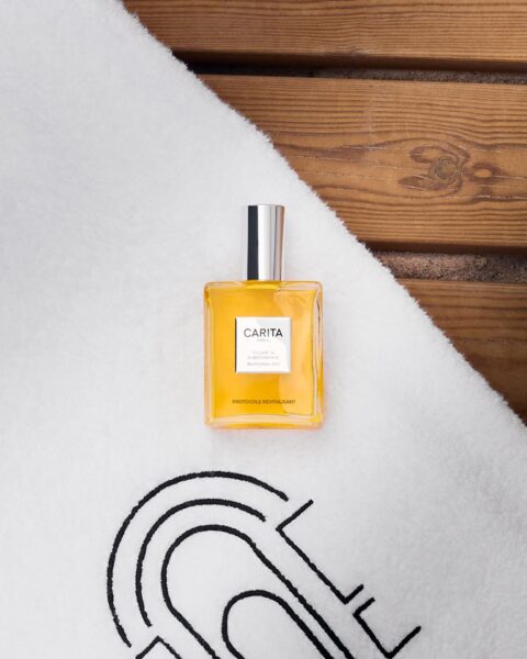 Fotografia di still life di prodotti di cosmesi per il brand di lusso Carita Paris realizzata da David Hatters dello studio fotografico OG Studio di Vicenza