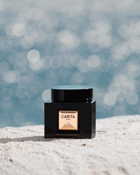 Fotografia di still life di prodotti di cosmesi per il brand di lusso Carita Paris realizzata da David Hatters dello studio fotografico OG Studio di Vicenza