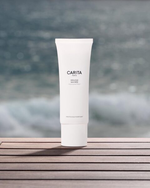 Fotografia di still life di prodotti di cosmesi per il brand di lusso Carita Paris realizzata da David Hatters dello studio fotografico OG Studio di Vicenza