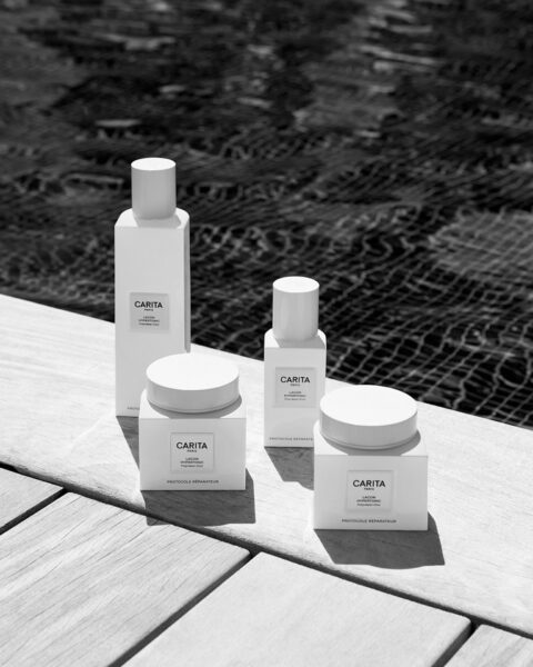 Fotografia di still life di prodotti di cosmesi per il brand di lusso Carita Paris realizzata da David Hatters dello studio fotografico OG Studio di Vicenza