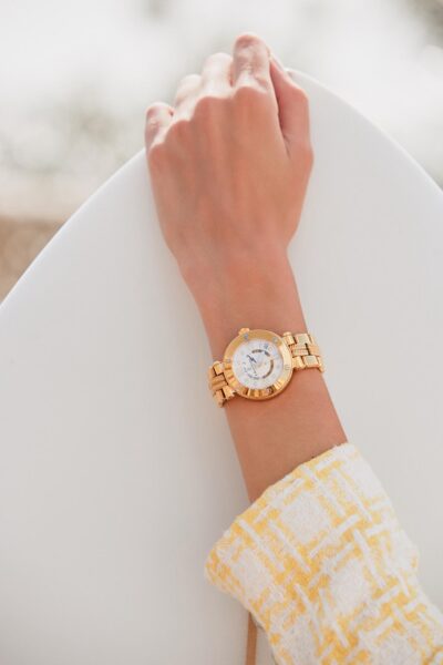 Fotografia di moda e gioielli in stile editoriale e commerciale per il brand svizzero di orologi e gioielli Charriol realizzata a Nizza da David Hatters dello studio fotografico OG Studio di Vicenza