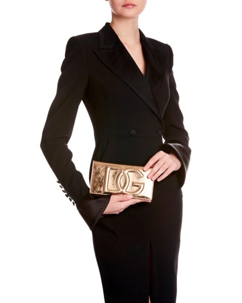 Fotografia di e-commerce e shop on-line di accessori di moda e vestiti per il brand di fashion retailing Bloomingdale's realizzata da David Hatters dello studio fotografico OG Studio di Vicenza, fotografia di indossato
