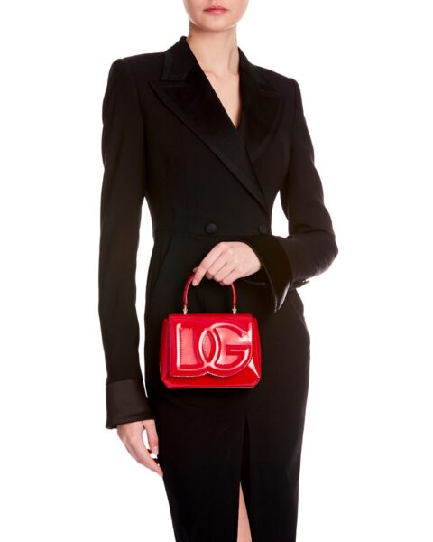 Fotografia di e-commerce e shop on-line di accessori di moda e vestiti per il brand di fashion retailing Bloomingdale's realizzata da David Hatters dello studio fotografico OG Studio di Vicenza, fotografia di indossato