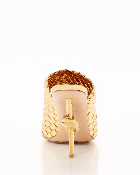 Fotografia di accessori di moda borse e scarpe per e-commerce e shop on-line per il brand di fashion retailing Bloomingdale's realizzata da David Hatters dello studio fotografico OG Studio di Vicenza