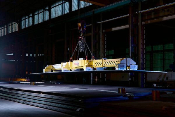 Fotografia corporate aziendale, realizzata da OG Studio fotografico di Vicenza, fotografia di industrie, macchine, presse, lavorazioni meccaniche, lavorazioni artigianali, fotografia realizzata per l'azienda Zoppelletto di Cavazzale a Vicenza