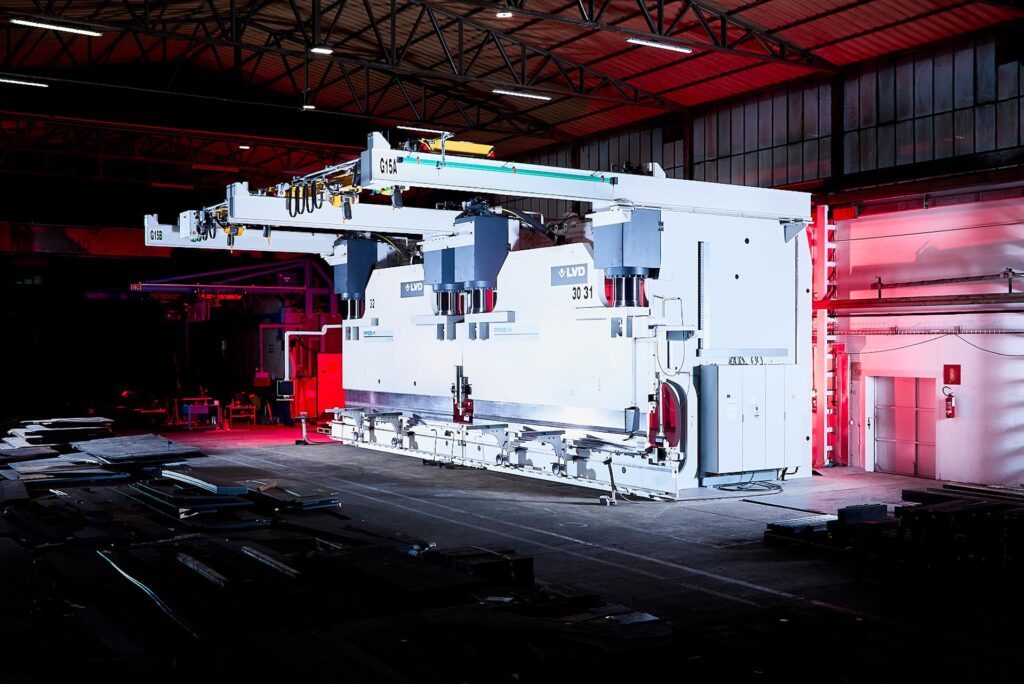 Fotografia corporate aziendale, realizzata da OG Studio fotografico di Vicenza, fotografia di industrie, macchine, presse, lavorazioni meccaniche, lavorazioni artigianali, fotografia realizzata per l'azienda Zoppelletto di Cavazzale a Vicenza