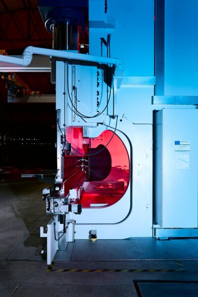 Fotografia corporate aziendale, realizzata da OG Studio fotografico di Vicenza, fotografia di industrie, macchine, presse, lavorazioni meccaniche, lavorazioni artigianali, fotografia realizzata per l'azienda Zoppelletto di Cavazzale a Vicenza
