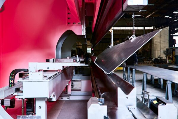 Fotografia corporate aziendale, realizzata da OG Studio fotografico di Vicenza, fotografia di industrie, macchine, presse, lavorazioni meccaniche, lavorazioni artigianali, fotografia realizzata per l'azienda Zoppelletto di Cavazzale a Vicenza